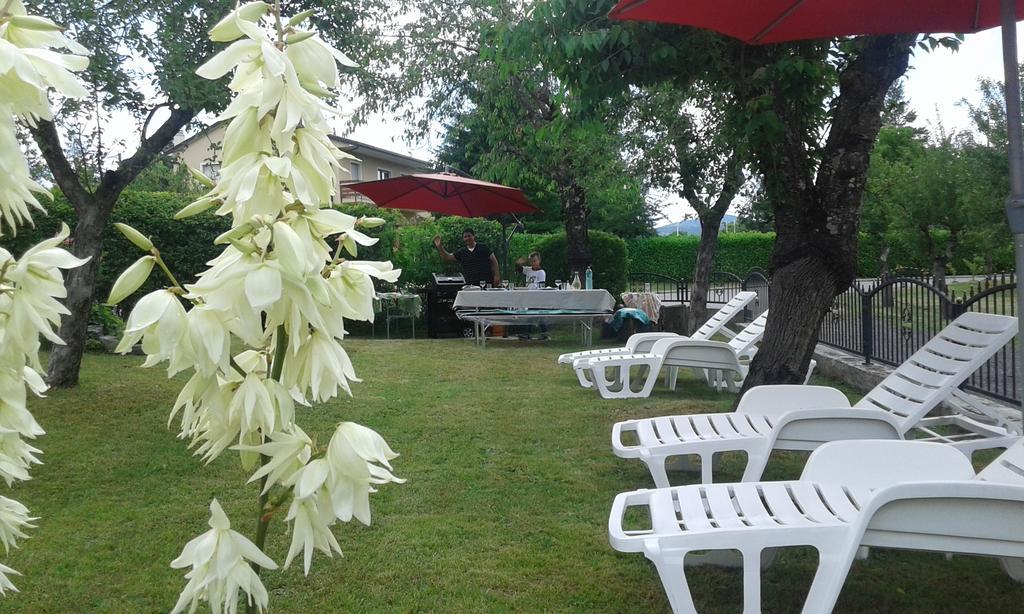 Guest House Surina App Surina'S Green Holiday Rupa Екстер'єр фото