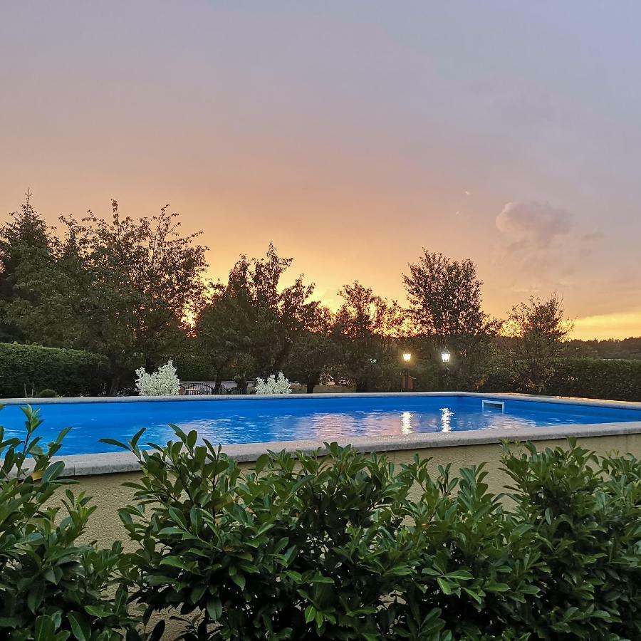 Guest House Surina App Surina'S Green Holiday Rupa Екстер'єр фото