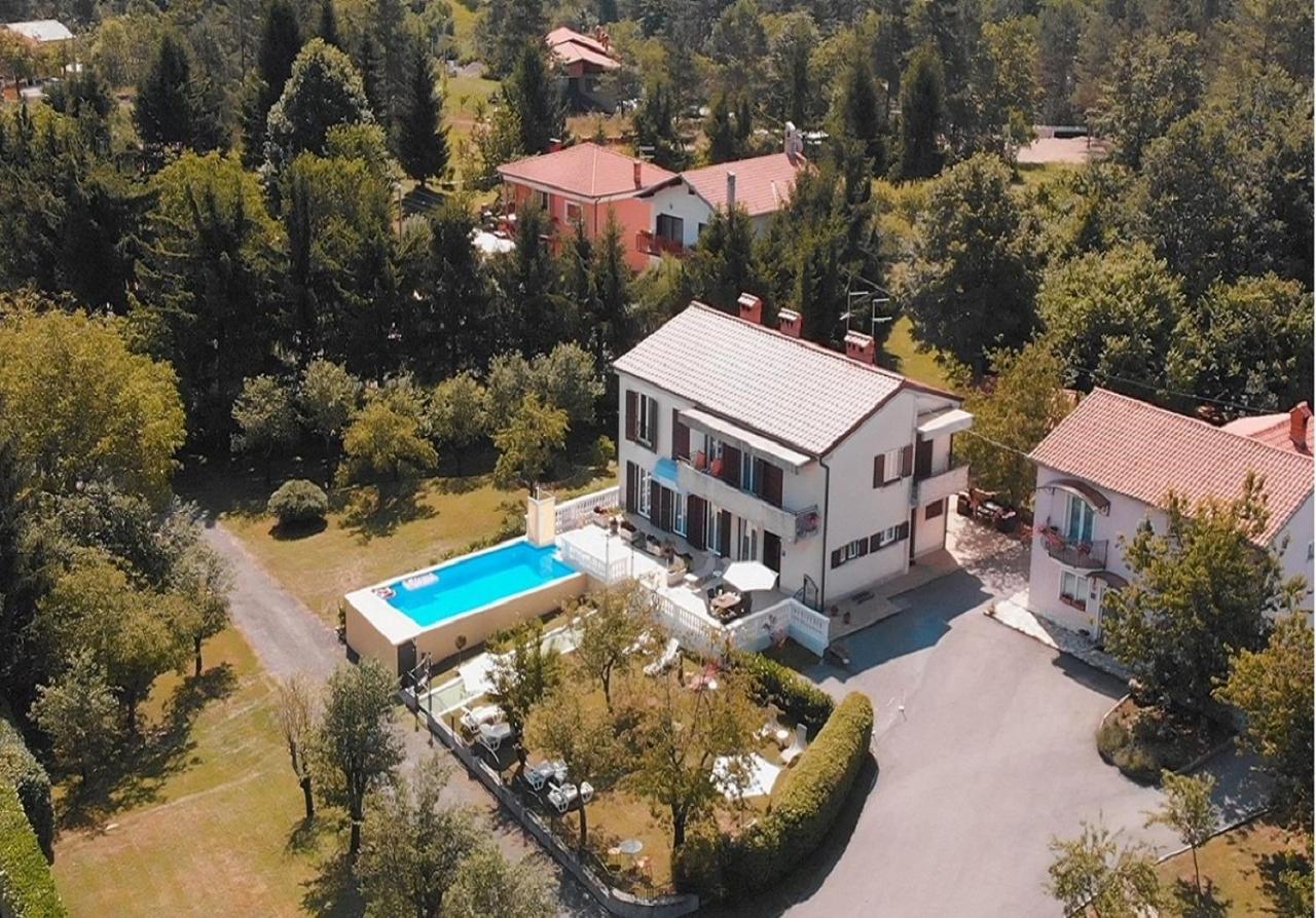 Guest House Surina App Surina'S Green Holiday Rupa Екстер'єр фото